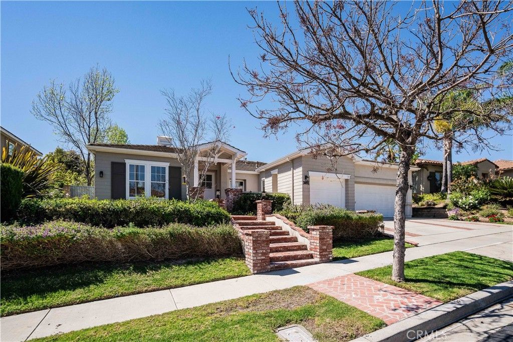 Photo of 1091 Via Rafael, Newbury Park, CA 91320 (MLS # SR26061995)