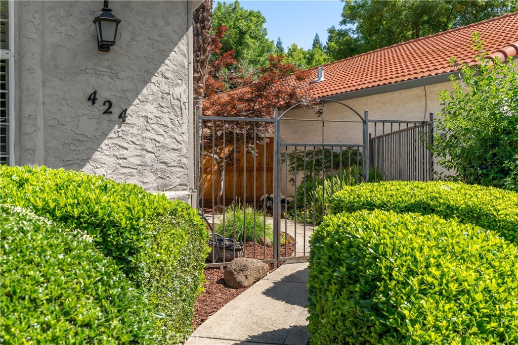 424 Mission Santa Fe Circle