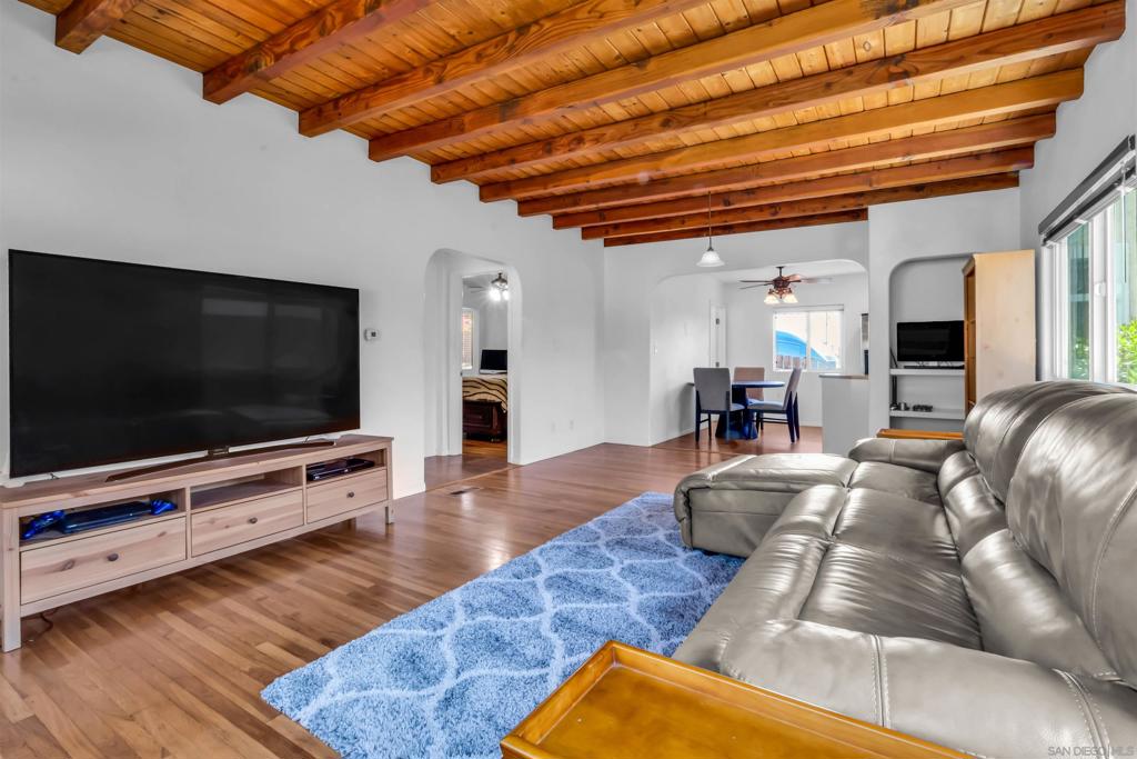 5843 Linda Vista Rd
