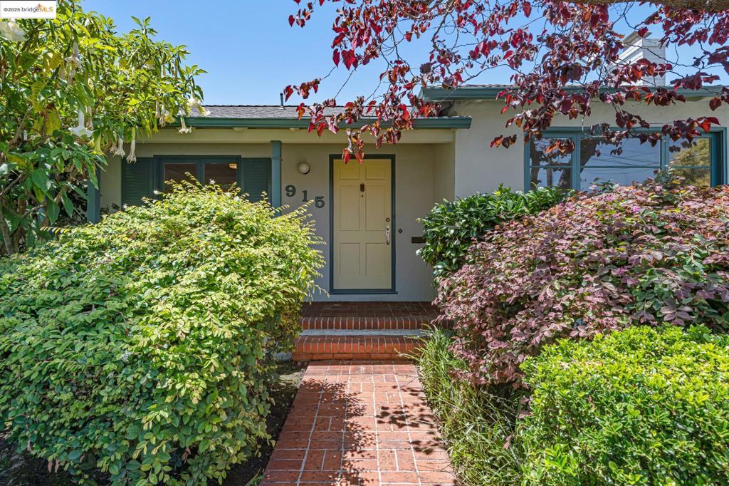 915 Ramona Way