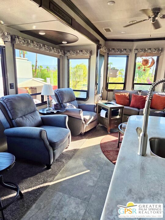 Desert Shadows Rv Re - Land