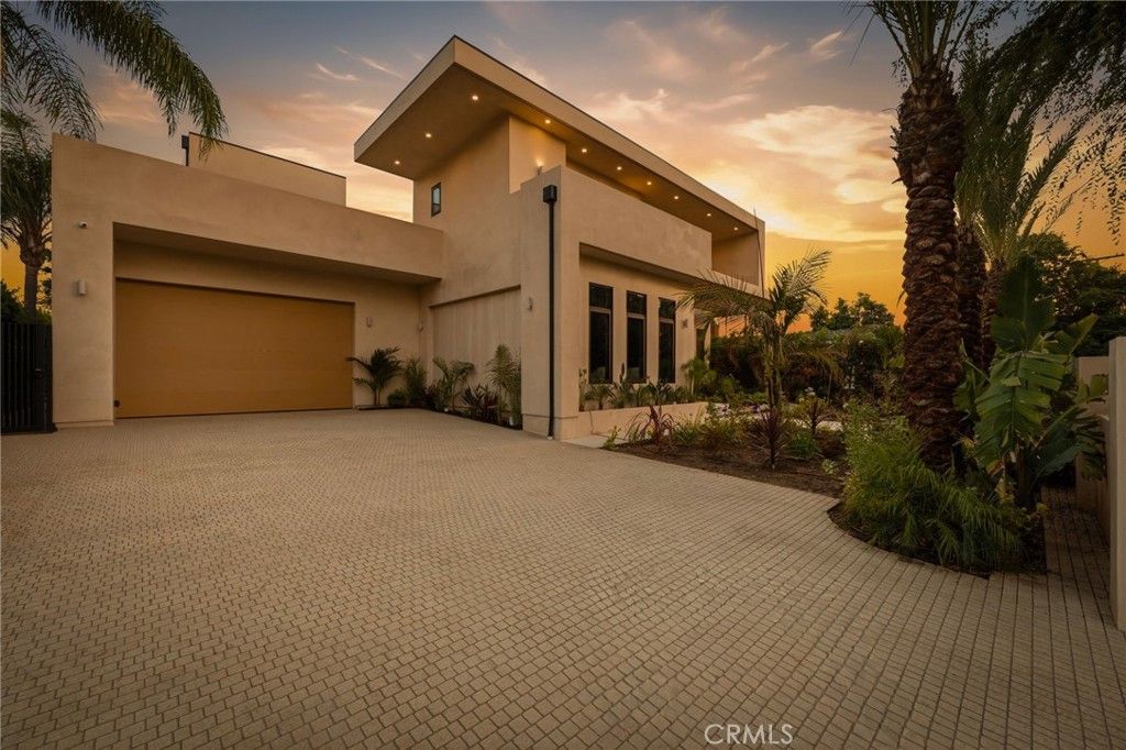 Photo of 15450 Huston ST, Sherman Oaks, CA 91403 (MLS # SR26115050)