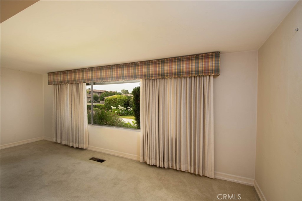 375 W Las Flores