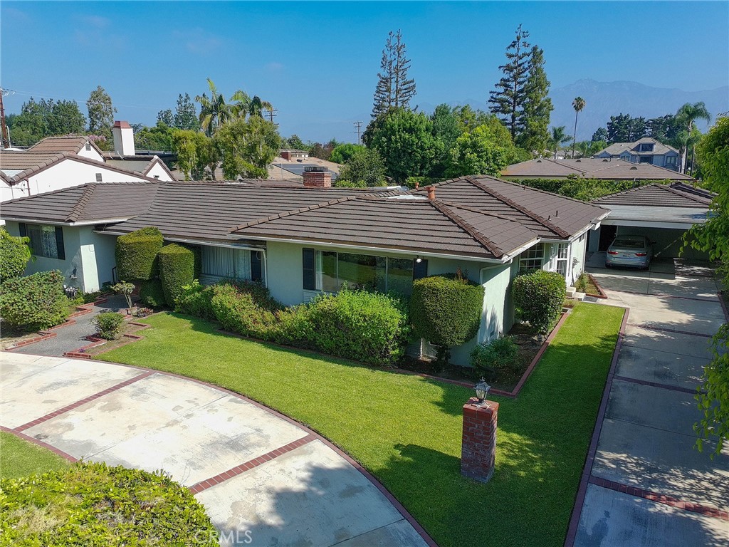 375 W Las Flores