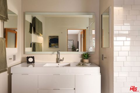 Tiny photo for 161 N Garden Street, Ventura, CA 93001 (MLS # 25629311)