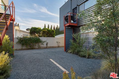 Tiny photo for 161 N Garden Street, Ventura, CA 93001 (MLS # 25629311)