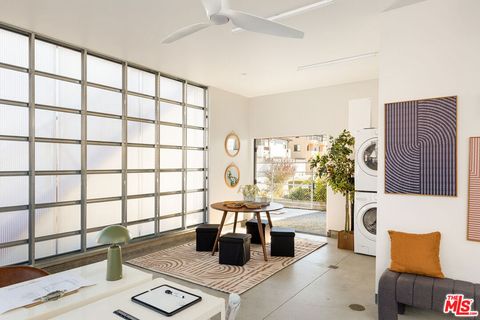 Tiny photo for 161 N Garden Street, Ventura, CA 93001 (MLS # 25629311)