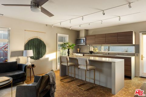 Tiny photo for 161 N Garden Street, Ventura, CA 93001 (MLS # 25629311)