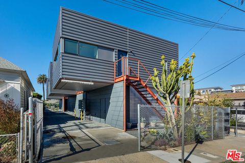 Tiny photo for 161 N Garden Street, Ventura, CA 93001 (MLS # 25629311)