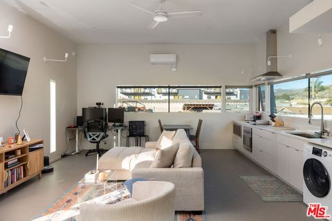 Tiny photo for 161 N Garden Street, Ventura, CA 93001 (MLS # 25629311)