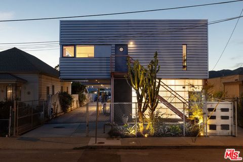 Tiny photo for 161 N Garden Street, Ventura, CA 93001 (MLS # 25629311)