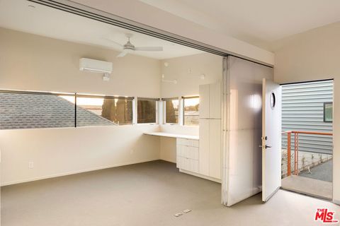 Tiny photo for 161 N Garden Street, Ventura, CA 93001 (MLS # 25629311)