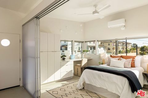 Tiny photo for 161 N Garden Street, Ventura, CA 93001 (MLS # 25629311)