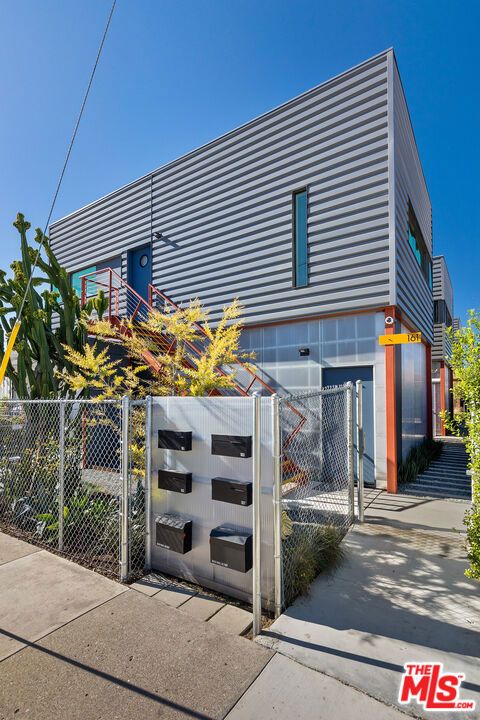 Tiny photo for 161 N Garden Street, Ventura, CA 93001 (MLS # 25629311)