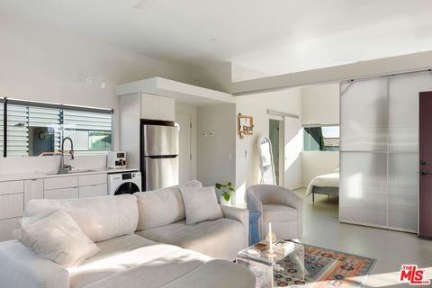 Tiny photo for 161 N Garden Street, Ventura, CA 93001 (MLS # 25629311)