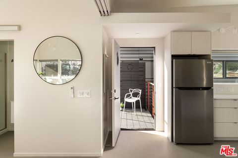 Tiny photo for 161 N Garden Street, Ventura, CA 93001 (MLS # 25629311)