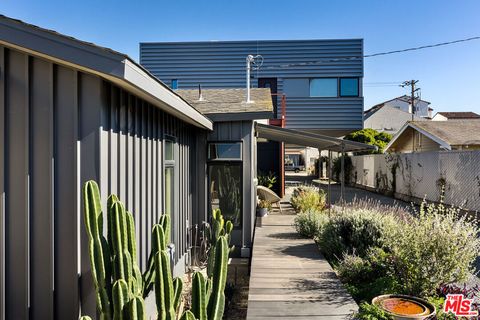 Tiny photo for 161 N Garden Street, Ventura, CA 93001 (MLS # 25629311)