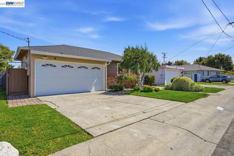 Photo of 1522 Dennis Avenue Ave, San Leandro, CA 94578 (MLS # 41132644)