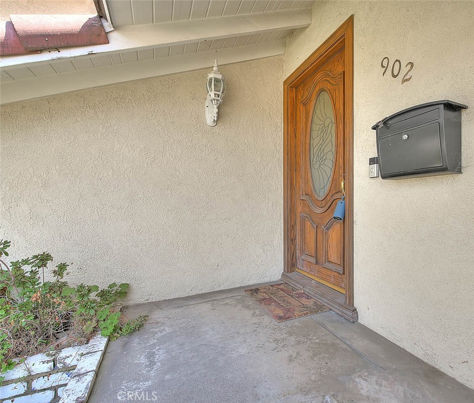 902 W Lucille Avenue