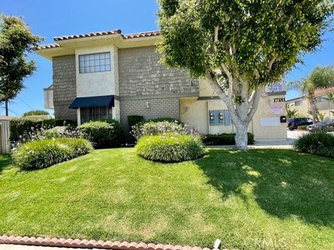 Photo of 17181 ELM Street #4, Huntington Beach, CA 92647 (MLS # NP26132177)