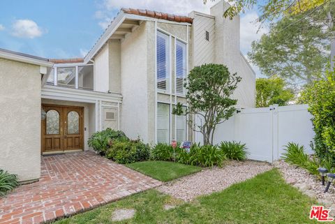 Photo of 2637 Angelo Drive, Los Angeles, CA 90077 (MLS # 26724895)