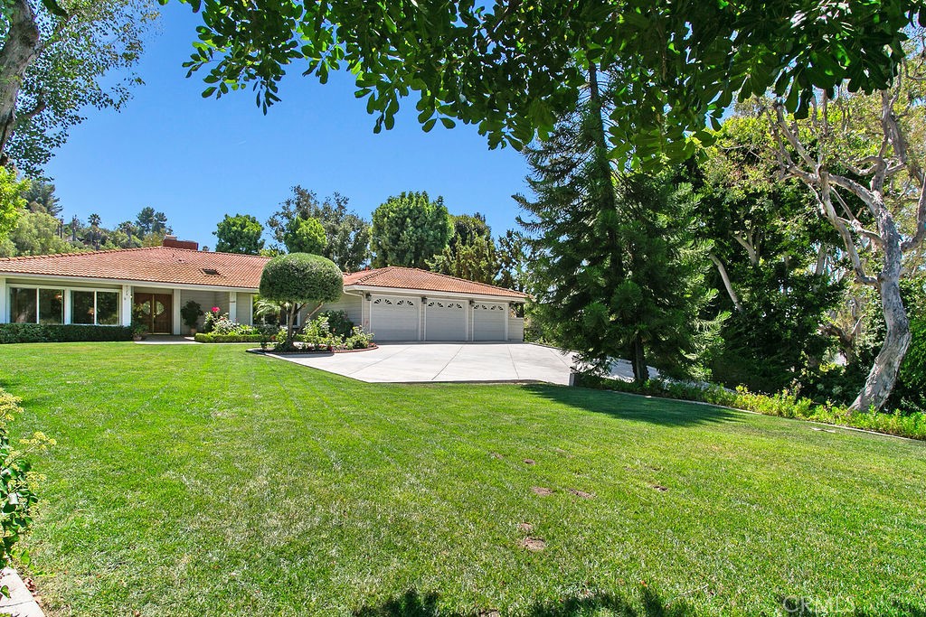 2128 Smokewood Avenue