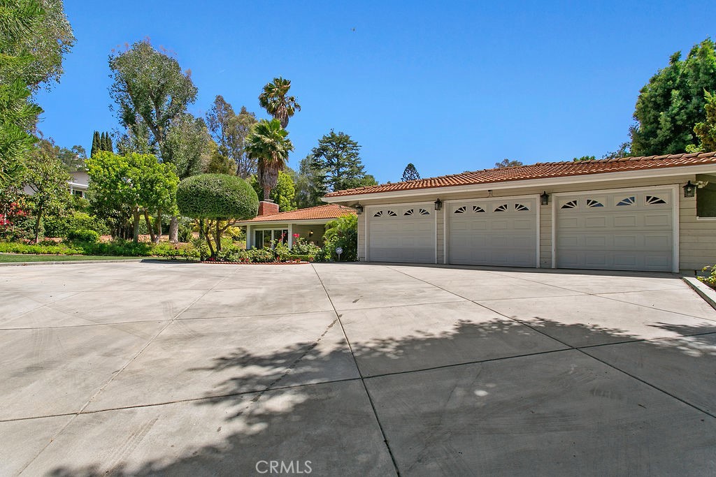 2128 Smokewood Avenue