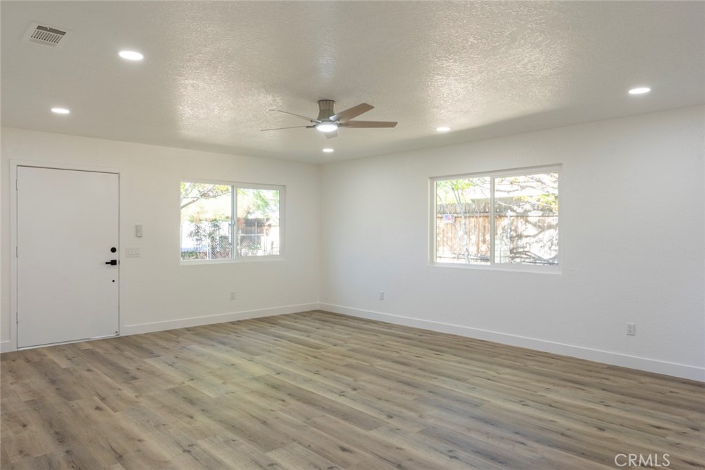 106 N Woodland