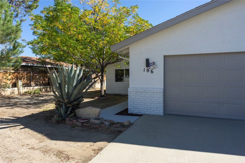 106 N Woodland