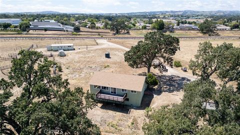 Photo of 335 Phillips RD, Templeton, CA 93465 (MLS # NS26114236)