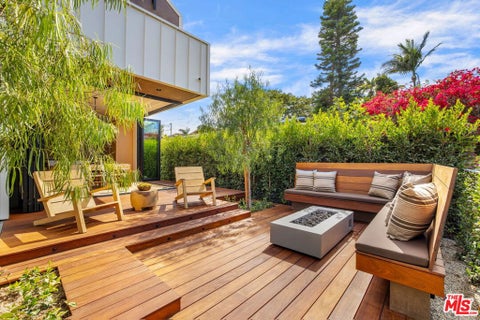 Photo of 822 Superba Avenue, Venice, CA 90291 (MLS # 26846993)