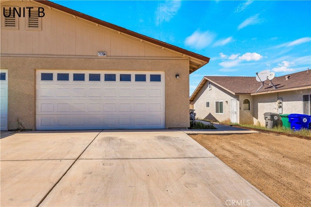 Photo of 7176 Murray Lane, Yucca Valley, CA 92284 (MLS # JT25242175)