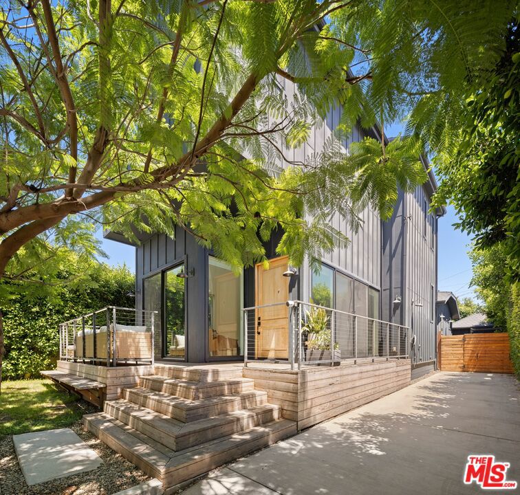 2418 Dallas Street