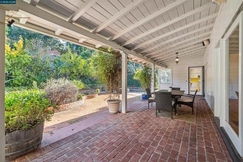 Photo of 818 Solana Dr Dr, Lafayette, CA 94549 (MLS # 41122017)