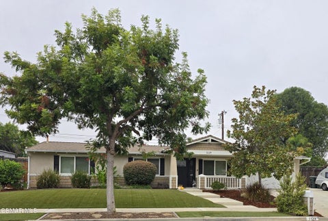 Photo of 1129 Burtonwood Avenue, Thousand Oaks, CA 91360 (MLS # 226004970)
