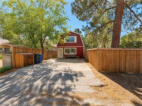 Photo of 548 Riverside Ave, Sugarloaf, CA 92386 (MLS # HD26181938)