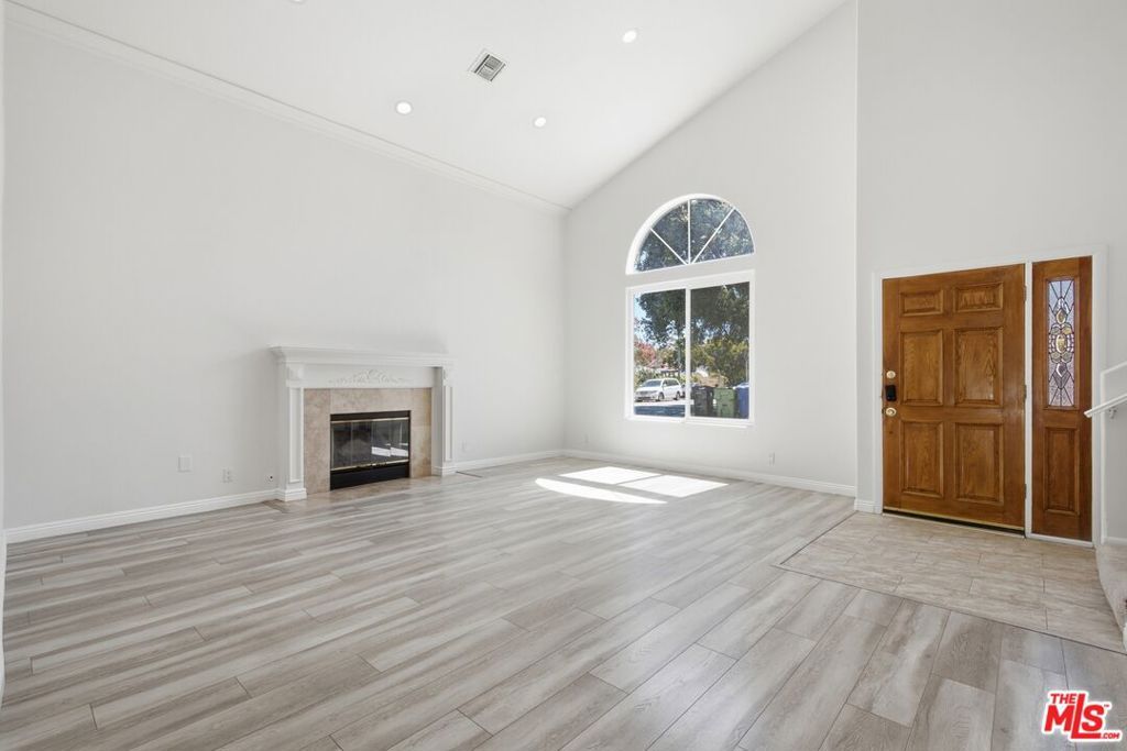 Photo of 19250 Oxnard Street, Tarzana, CA 91356 (MLS # 26851561)
