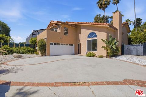 Photo of 19250 Oxnard Street, Tarzana, CA 91356 (MLS # 26851561)