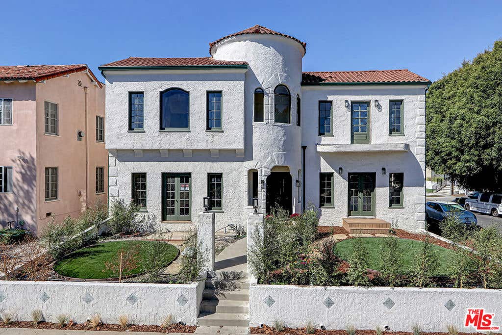 Photo of 1803 S Sycamore Avenue, Los Angeles, CA 90019 (MLS # 26855195)