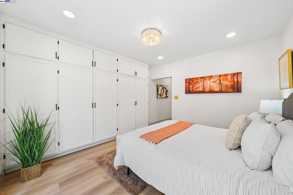 MISSION VALLEY - Residential