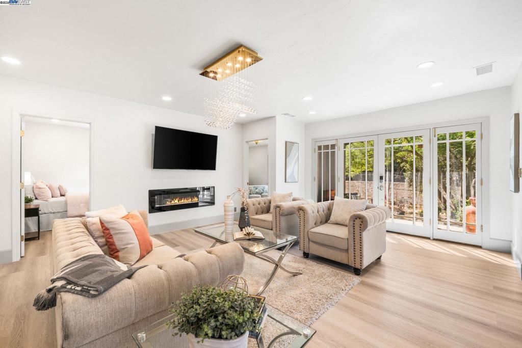 MISSION VALLEY - Residential