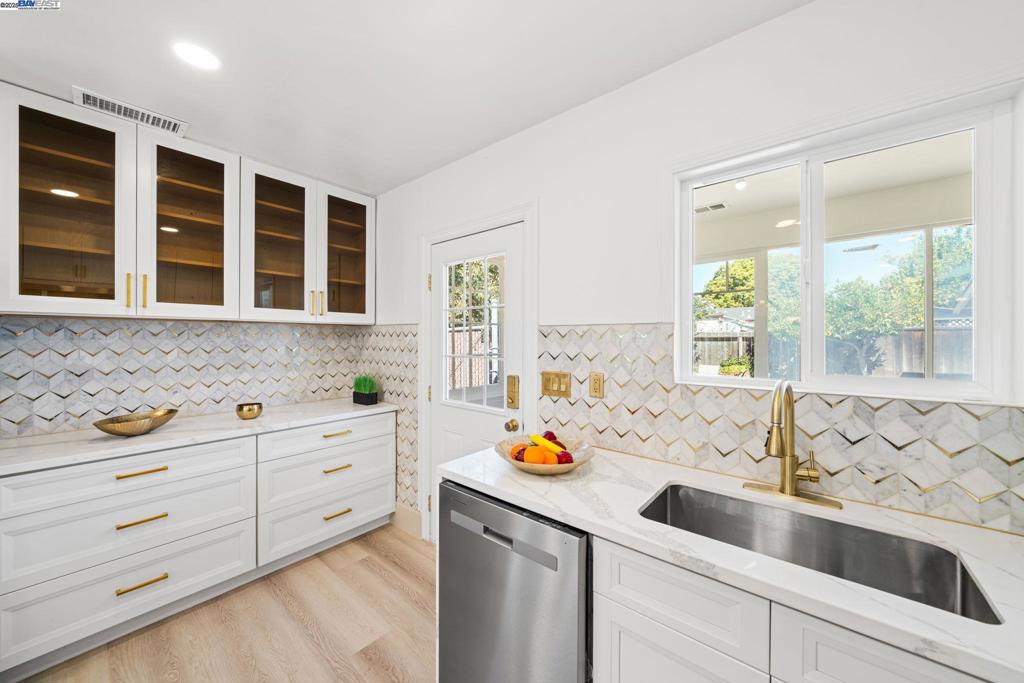 MISSION VALLEY - Residential