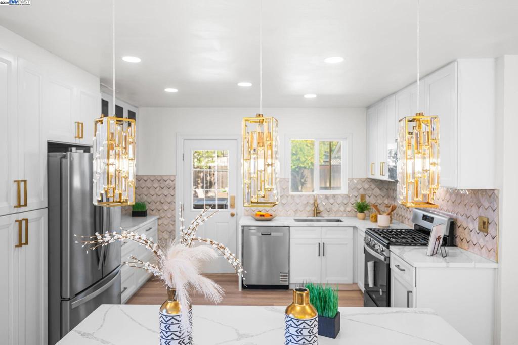 MISSION VALLEY - Residential