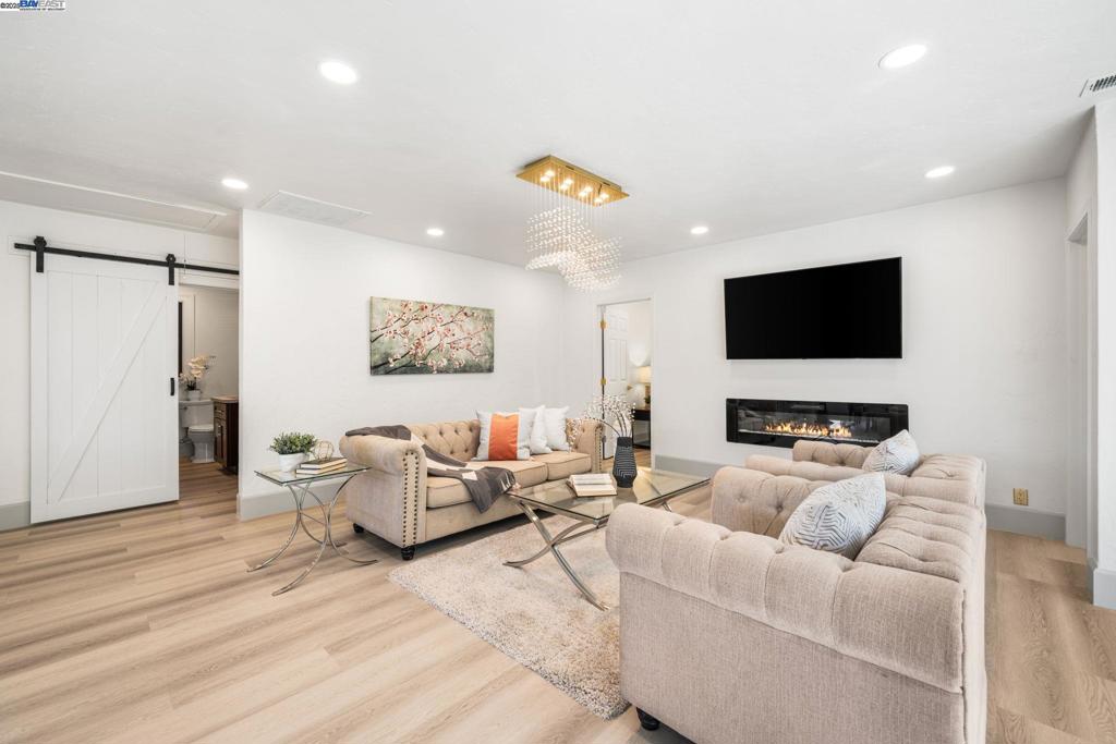 MISSION VALLEY - Residential