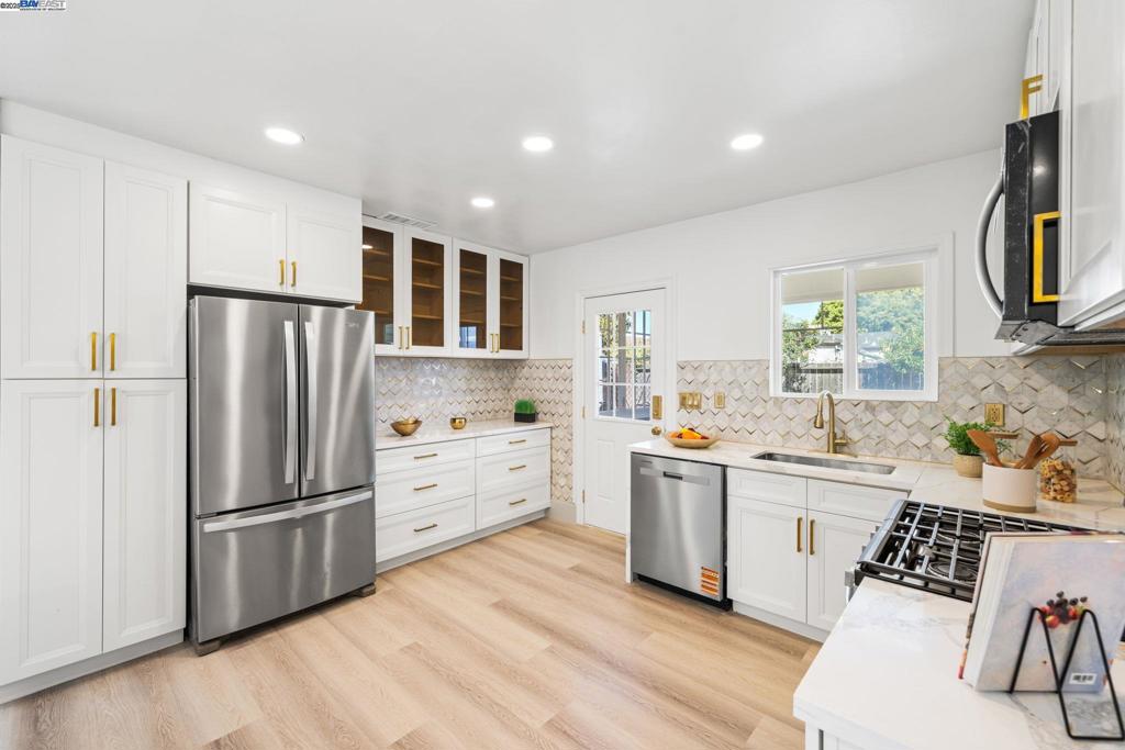 MISSION VALLEY - Residential