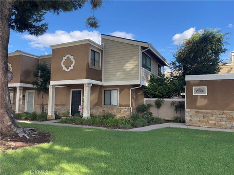 Photo of 10720 Woodley Avenue #3, Granada Hills, CA 91344 (MLS # SR25217640)