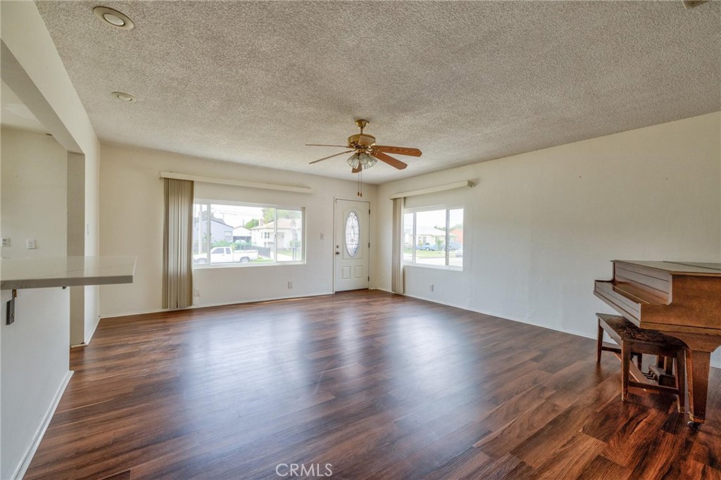 6057 Roosevelt