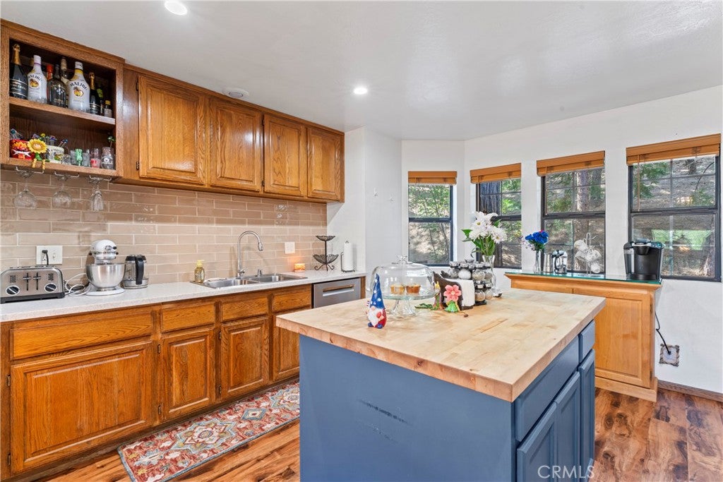 27528 Ashwood Lane