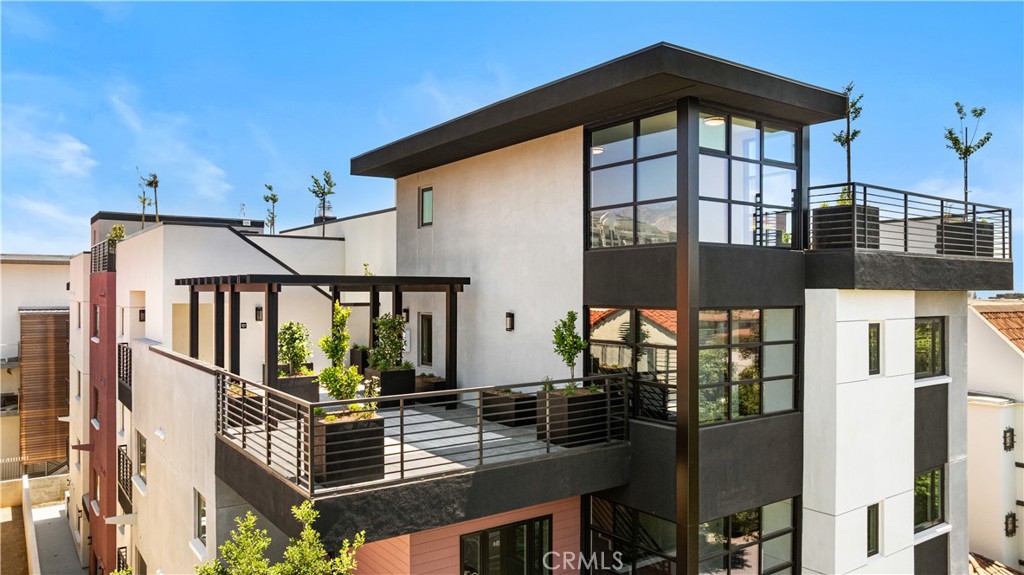 Welcome to Midtown at 150 S Oak Knoll Street, Pasadena's only newest luxury condominium community. Midtown is an elevated expression of modern living — a sanctuary above the city, designed for those who seek more. Featuring 19 distinctive new residences designed to elevate your lifestyle. Residence #202 is spacious 2-bedrooms, 2-bathrooms residence featuring a private balcony. Residents will enjoy convenient access to the level 5 Amenity deck, offering a resort-style experience including BBQ grills, firepit, & resting areas. Midtown is more than a residence — it’s a philosophy of living well.