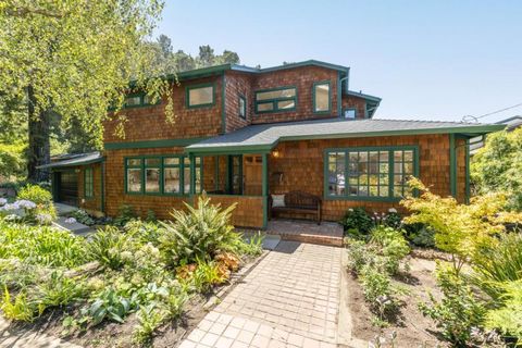 Photo of 228 Naomi Avenue, Pacifica, CA 94044 (MLS # ML82054313)